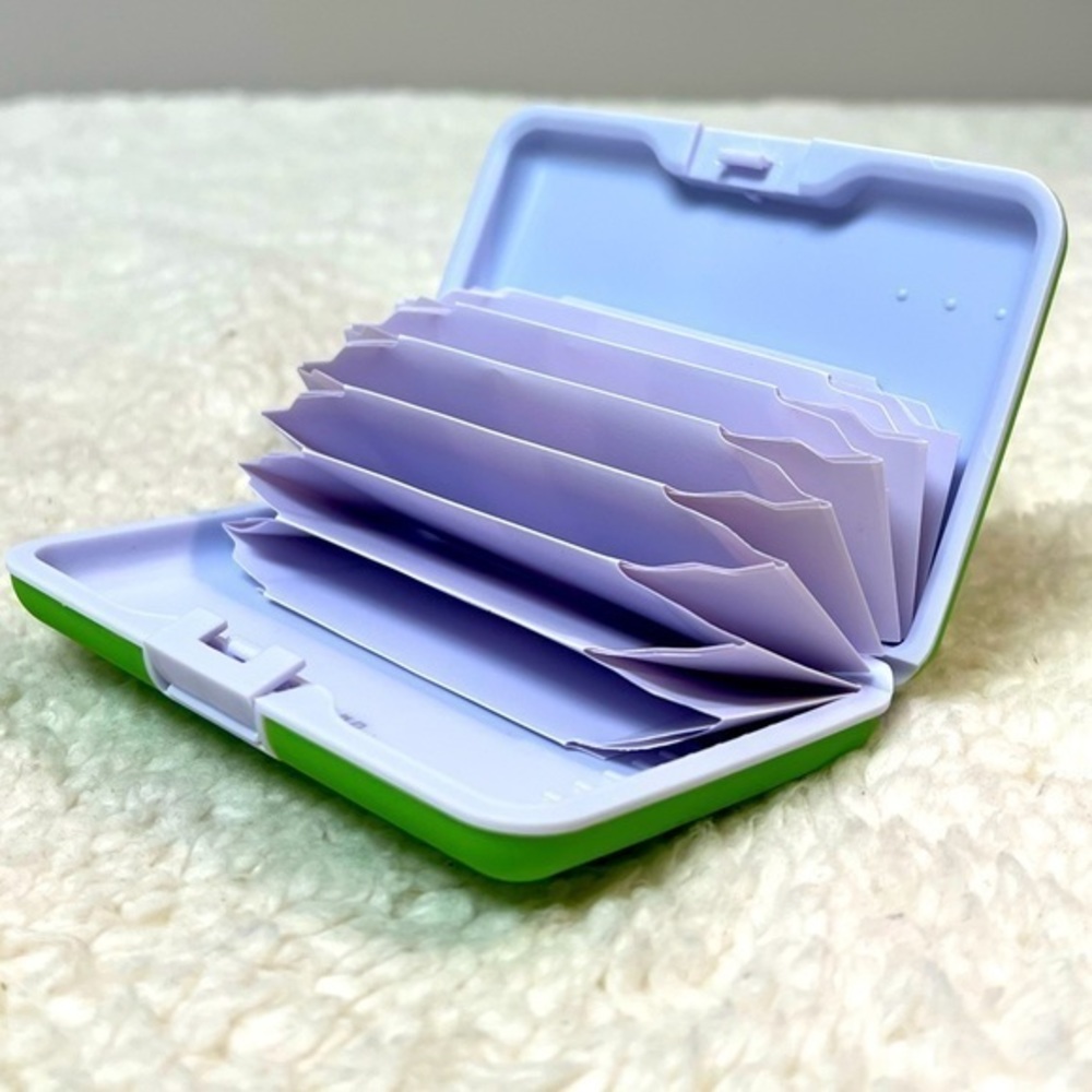 ☀️2/$14☀️Kikkerland Silicone Credit Card ID Case